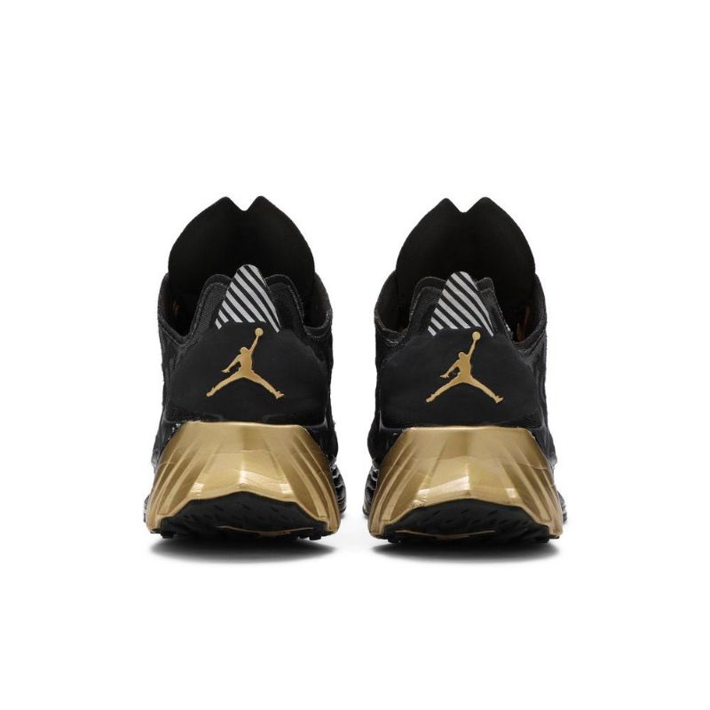 Ανδρικά Παπούτσια Air Jordan Zoom Trunner Ultimate Μαύρος Χρυσός Κόκκινος